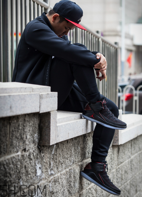 air jordan 32黑紅禁穿配色上腳效果怎么樣？