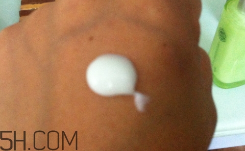 百雀羚乳液怎么打開？百雀羚乳液瓶蓋怎么開