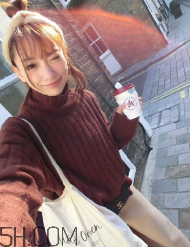 焦糖色毛衣配什么褲子？焦糖色毛衣配什么鞋子？