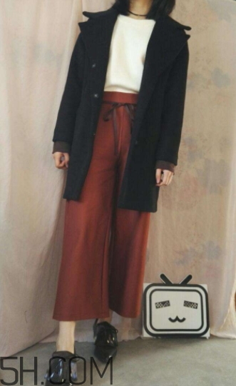焦糖色褲子配什么顏色外套？焦糖色褲子怎么搭配圖片