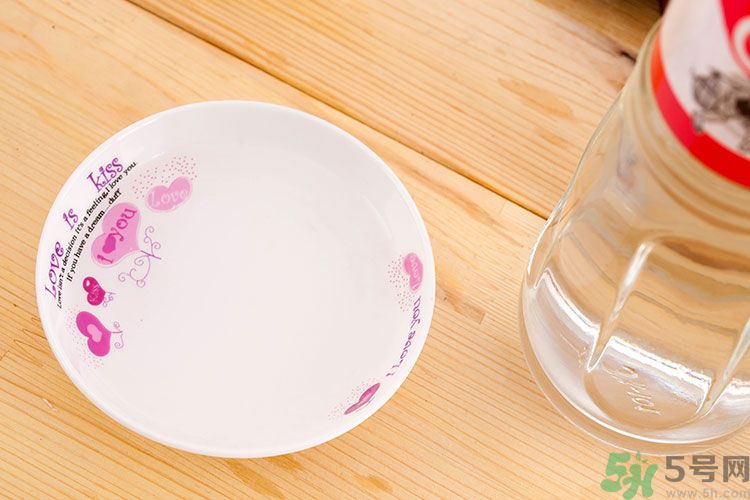 白醋和鹽水混在一起洗臉有什么好處？白醋和鹽洗臉好嗎？