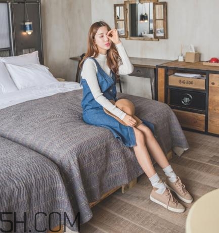 白色毛衣搭配什么裙子？白色毛衣搭配裙子圖片