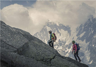 爬山對身體有什么好處？爬山前要準備的裝備