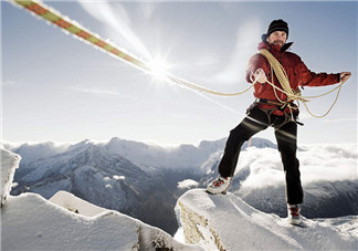 下雪爬山要準(zhǔn)備什么？爬山后小腿疼怎么按摩？