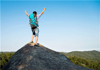 夏天爬山穿什么鞋？經(jīng)常爬山對(duì)膝蓋不好嗎？