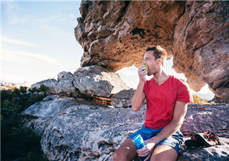 爬山要帶什么吃的？爬山耳鳴怎么回事？