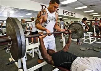 臥推是練什么的？臥推是有氧還是無氧？