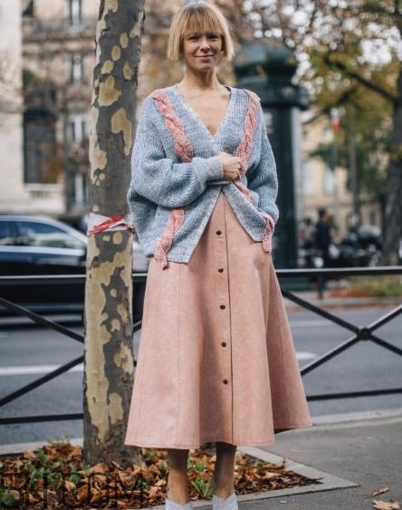 短發(fā)適合穿什么衣服？短發(fā)穿什么衣服好看？
