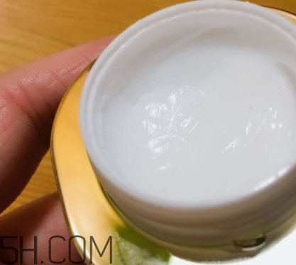 百雀羚肌初賦活系列怎么樣？百雀羚肌初賦活系列適合年齡