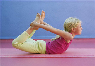 練瑜伽要穿內(nèi)衣嗎？練瑜伽會使小腿變粗嗎？