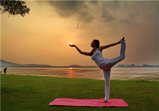 哺乳期練瑜伽要注意什么？哺乳期適合的瑜伽姿勢