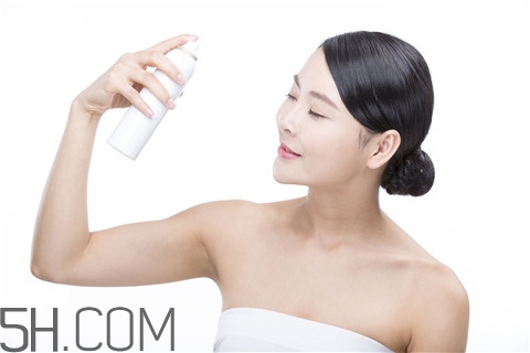 青春痘能用紅霉素軟膏嗎？青春痘能用蘆薈膠嗎？