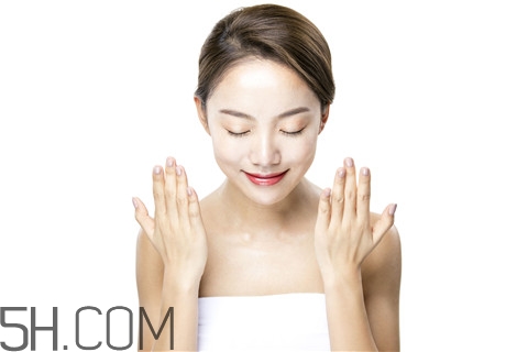 青春痘能用紅霉素軟膏嗎？青春痘能用蘆薈膠嗎？