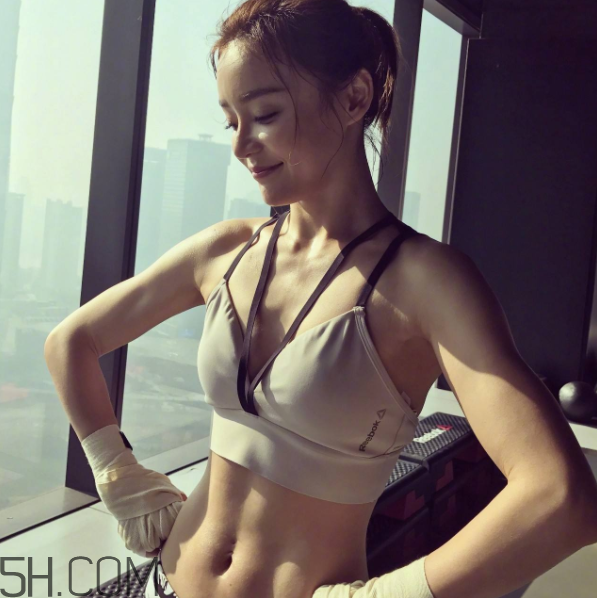 肚子上有肉可以練馬甲線嗎？女生怎么練馬甲線？