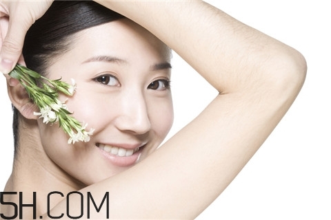 粉刺能用紅霉素軟膏嗎？粉刺擦蘆薈膠可以嗎？