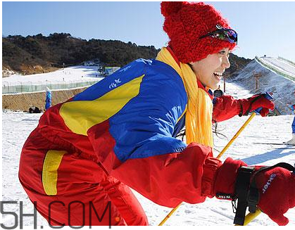 滑雪服什么牌子好？滑雪服和沖鋒衣哪個好？