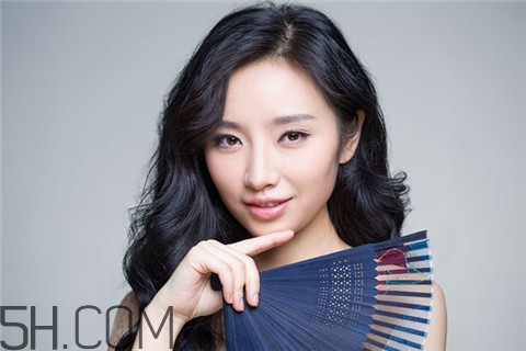 粉刺應(yīng)該擦什么藥膏？粉刺應(yīng)該用什么護(hù)膚品？