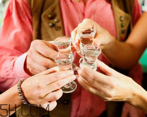 身上有傷口能喝酒嗎？喝酒會影響傷口愈合嗎？