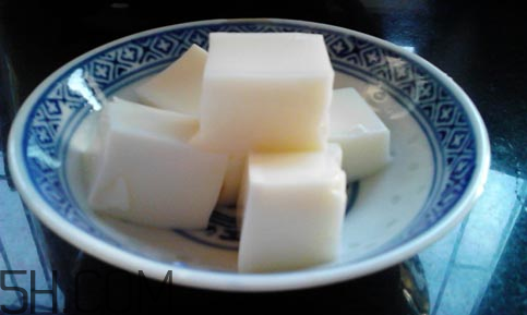 喝純牛奶喝多少合適？牛奶凍怎么做好吃？