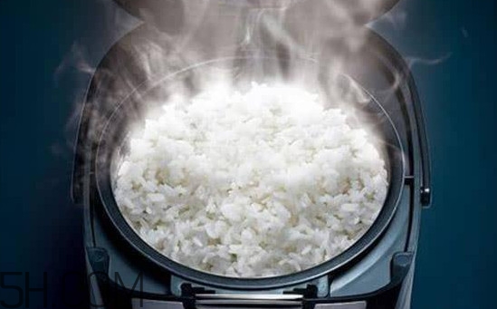 煮飯怎么不粘鍋？煮飯能用開水嗎