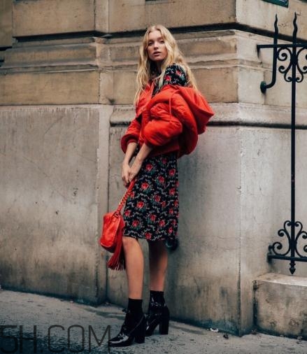紅色羽絨服怎么搭配？紅色羽絨服搭配圖片