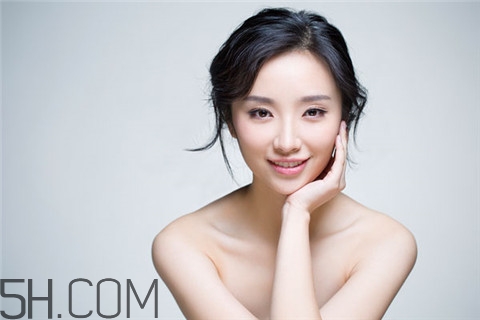 隆胸會(huì)得乳腺癌嗎？隆胸會(huì)不會(huì)影響月經(jīng)？
