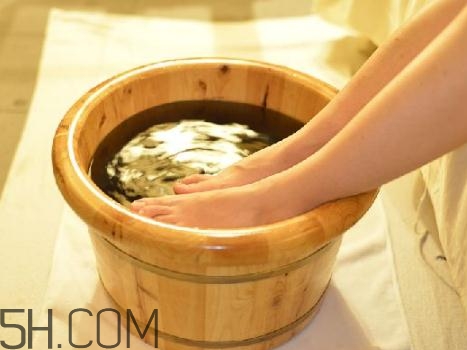 關(guān)節(jié)炎能泡溫泉嗎？關(guān)節(jié)炎能用熱水泡嗎？