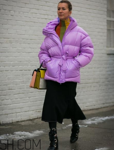 羽絨服搭配什么裙子好看？羽絨服搭配裙子圖片