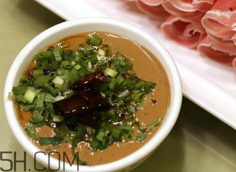 涮羊肉調(diào)料怎么調(diào)好吃？涮羊肉的麻醬怎么調(diào)？
