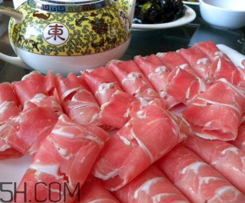 涮羊肉哪個(gè)部位最好吃？涮羊肉都有什么菜？