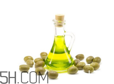 不同發(fā)質(zhì)使用哪種精油好？護(hù)發(fā)素和護(hù)發(fā)精油的區(qū)別
