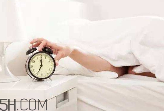 睡眠不足會有什么影響？長期睡眠不足是指多少時間以上