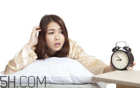 睡眠不足會有什么影響？長期睡眠不足是指多少時間以上