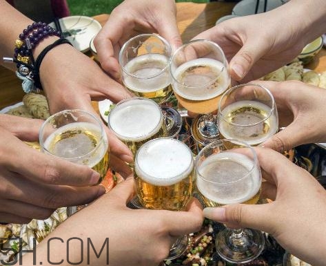 酒精肝是什么引起的？酒精肝是喝酒喝的嗎？