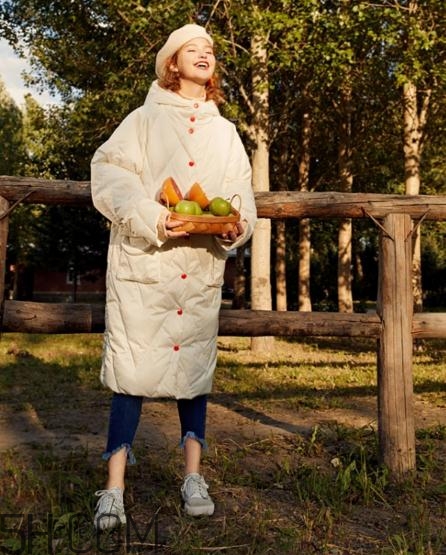 白色羽絨服配什么鞋子？白色羽絨服搭配鞋子圖片