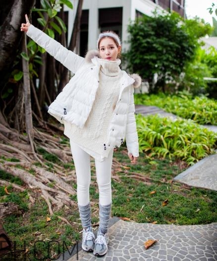 白色羽絨服配什么褲子？白色羽絨服搭配褲子圖片