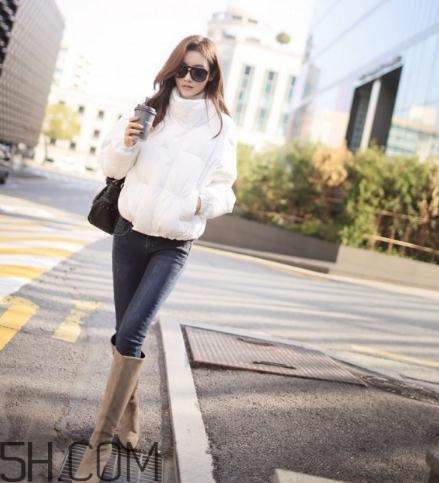 白色羽絨服配什么褲子？白色羽絨服搭配褲子圖片