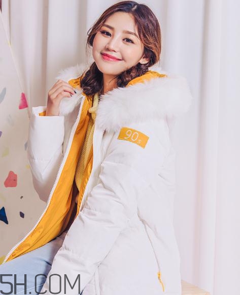 白色羽絨服發(fā)黃怎么洗白？白色羽絨服染色怎么能去掉？