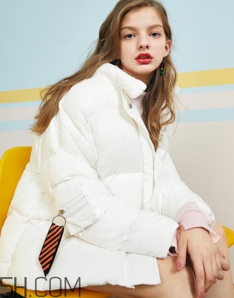 白色羽絨服怎么保存不發(fā)黃？白色羽絨服怎么打理？
