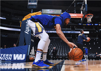 under armour curry 4 low勇士隊藍金配色會發(fā)售嗎？