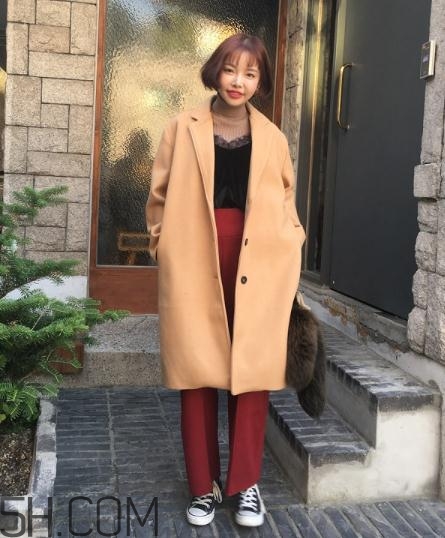 駝色內(nèi)搭配什么外套？駝色內(nèi)搭怎么搭配外套？