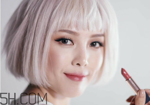 女生怎樣學(xué)會(huì)快速化妝？新手化妝需要的基本用品