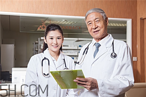 酒精肝會(huì)引起什么?。烤凭螘?huì)變成肝癌嗎？