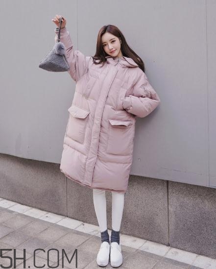 粉色羽絨服怎么搭配？粉色羽絨服搭配圖片