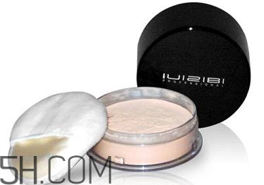 女生怎樣學(xué)會(huì)快速化妝？新手化妝需要的基本用品