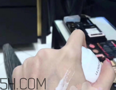 香奈兒la creme main護手霜怎么用？香奈兒鵝卵石護手霜評測