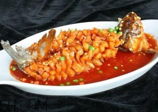 松鼠魚為什么叫松鼠魚？松鼠魚是什么魚做的