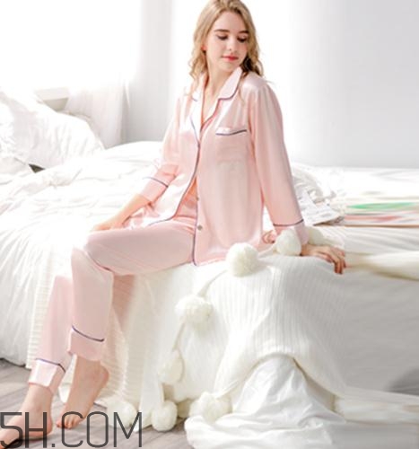 真絲衣服怎么洗不掉色？真絲衣服掉色怎么恢復(fù)？