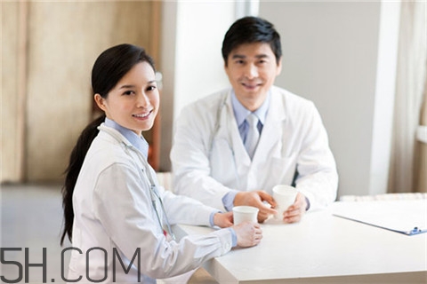 濕疹跟奶粉有關(guān)系嗎？濕疹跟濕氣有關(guān)系嗎？