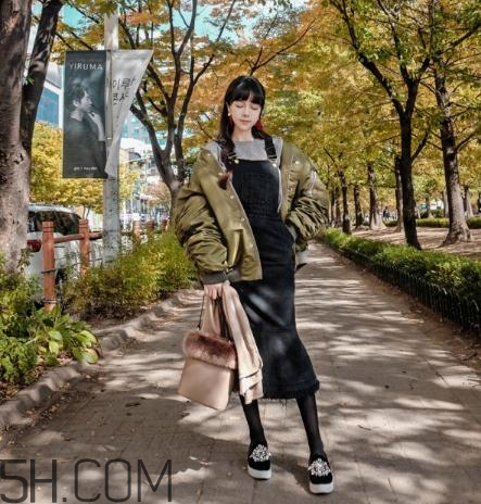 軍綠色羽絨服怎么搭配？軍綠色羽絨服搭配圖片